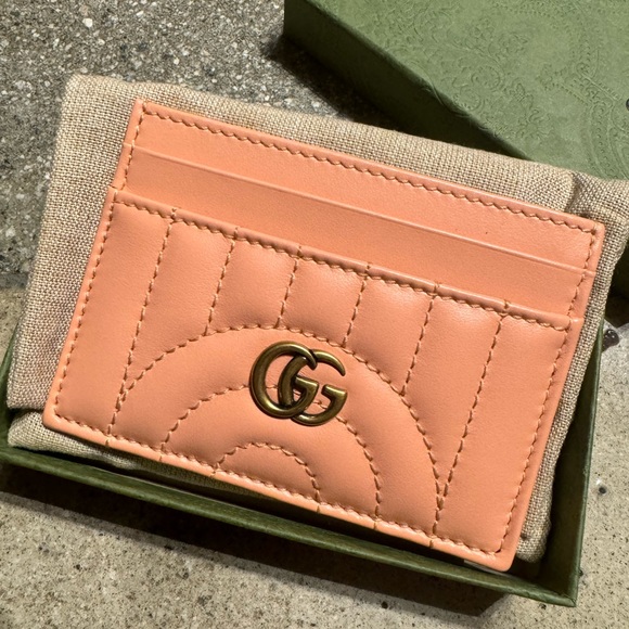 Gucci GG Marmont Matelasse Cardholder - Picture 2 of 7
